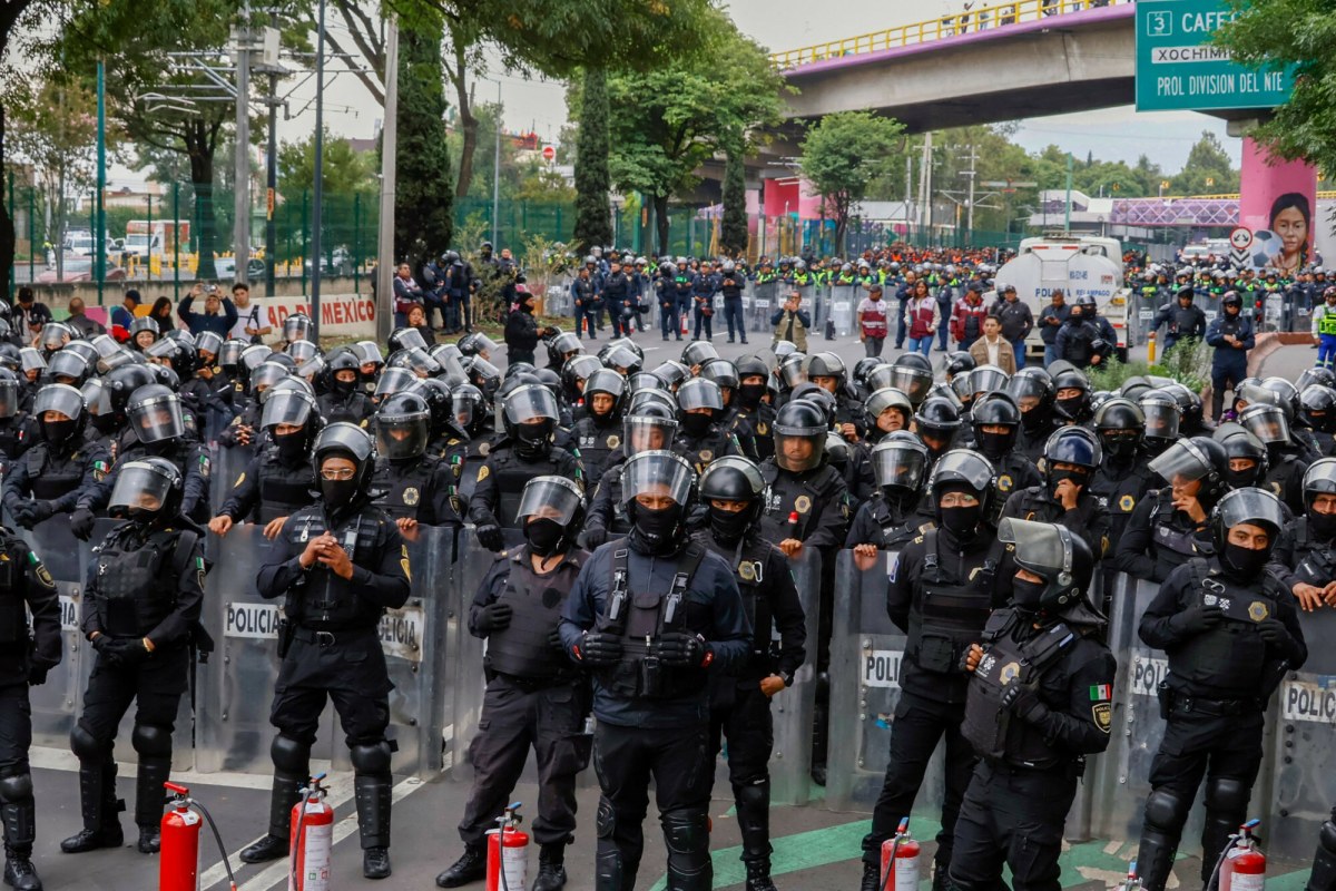 Policja, betonowe bariery i tłumy protestujących. Protesty przed meczem otwarcia