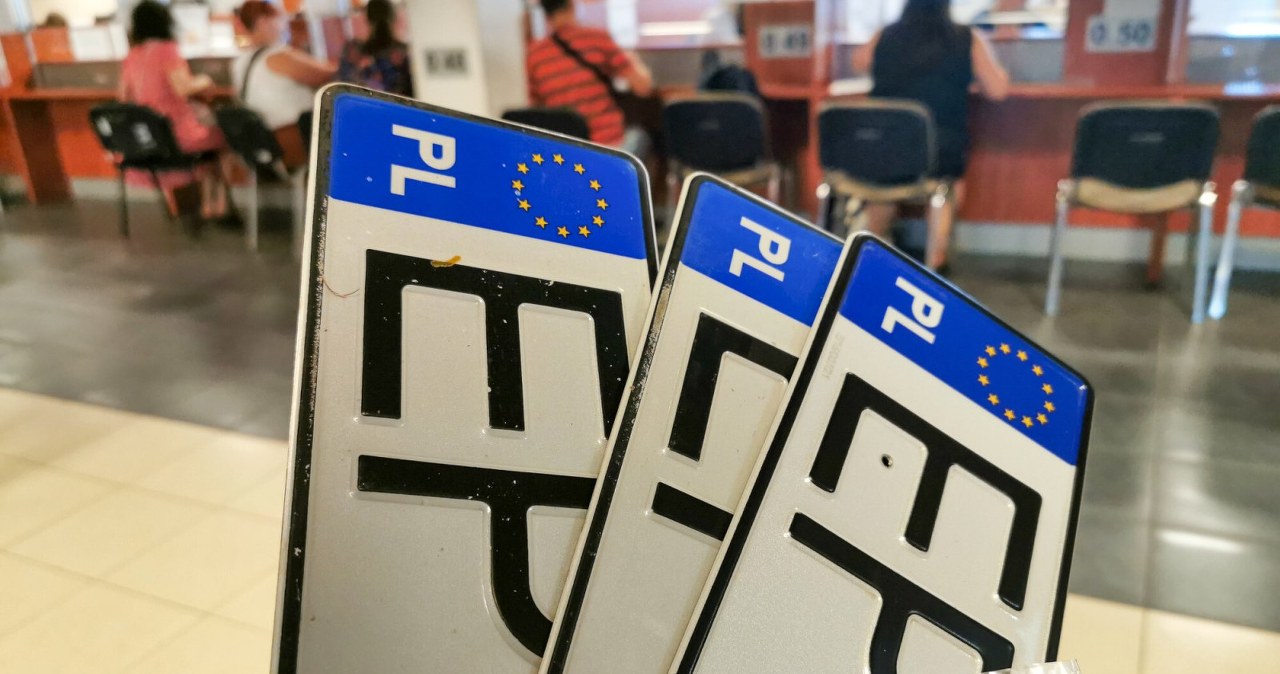 Nie trzeba już odkręcać tablic. Dziś weszły nowe przepisy