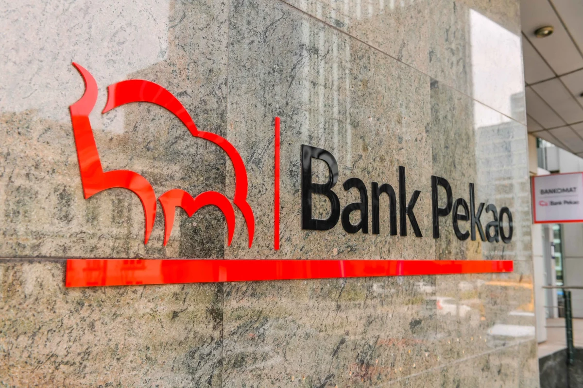 Klienci Banku Pekao korzystający z telefonów z systemem Android mogą mieć problemy z dokonywaniem części płatności. Chodzi o aplikację PeoPay. Bank wydał komunikat w tej sprawie.