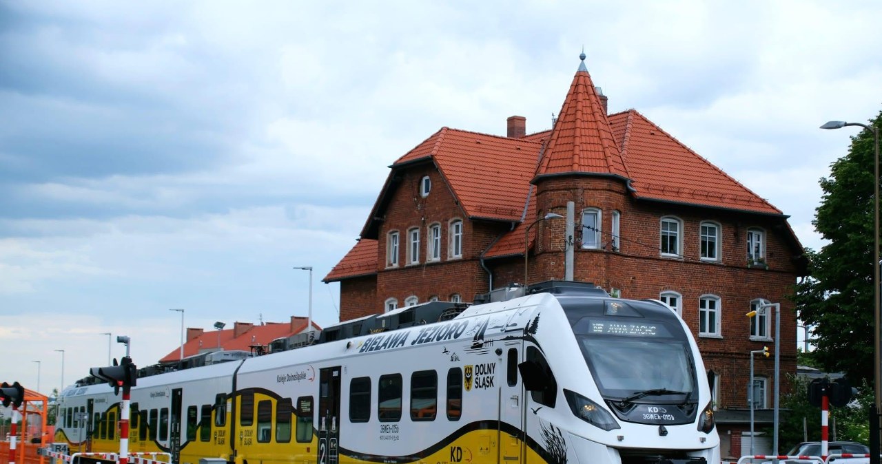 Pierwszy przejazd w Góry Sowie. Pociągi na trasie od niedzieli