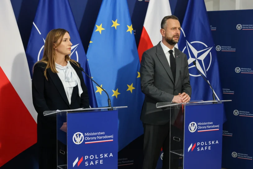 "Te hasła nie wypływają od polityków". Szef MON zdementował 