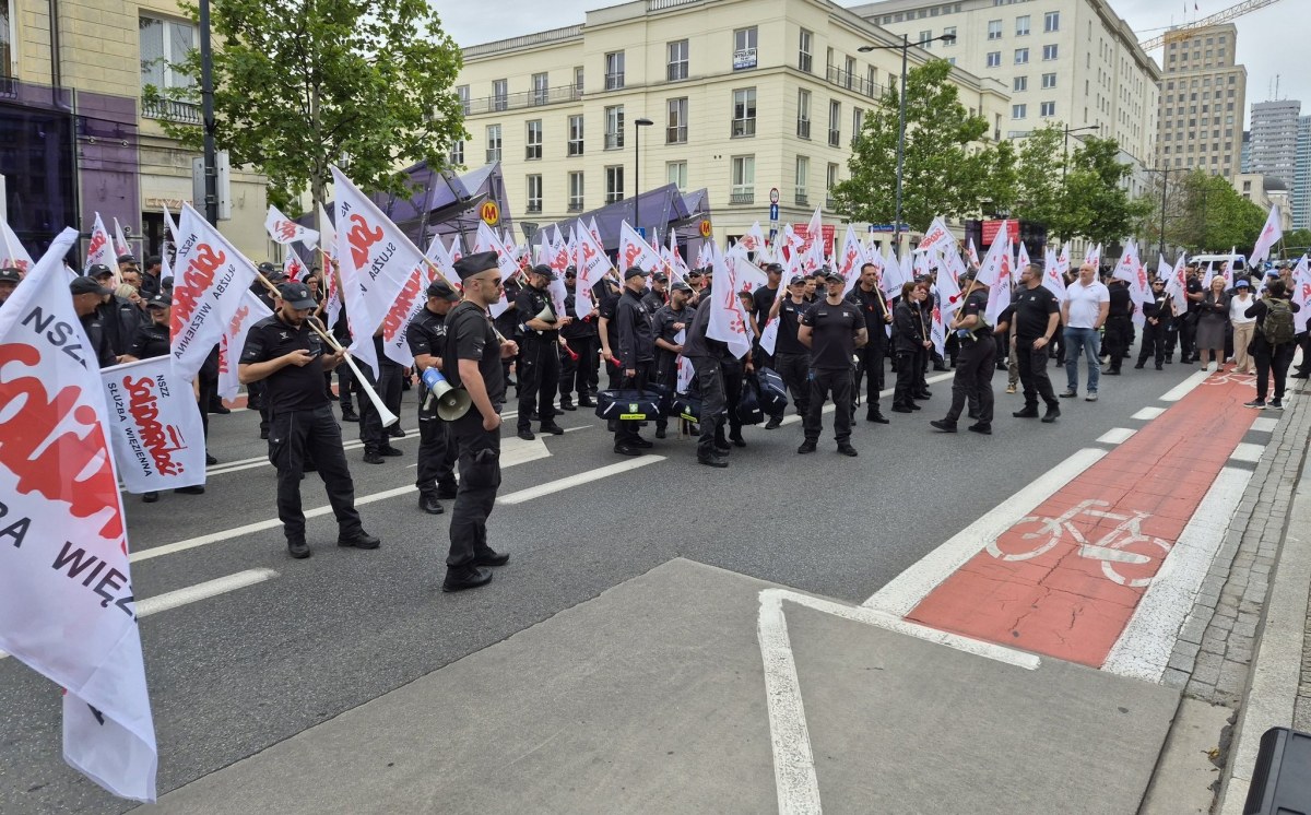 Mówią "nie" ograniczeniu świadczeń. Służba Więzienna protestuje w stolicy