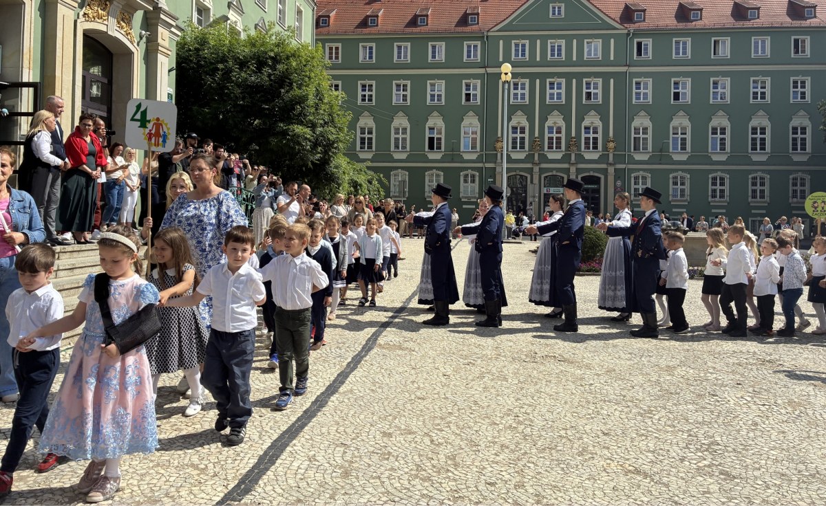 Najmłodsi Szczecinianie pożegnali przedszkole tanecznym krokiem