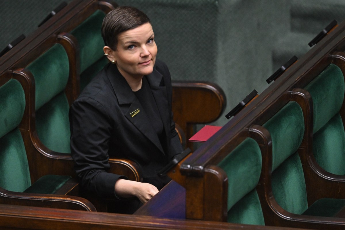 "Pani, która oderwała się od rzeczywistości". PiS chce odwołać ministrę
