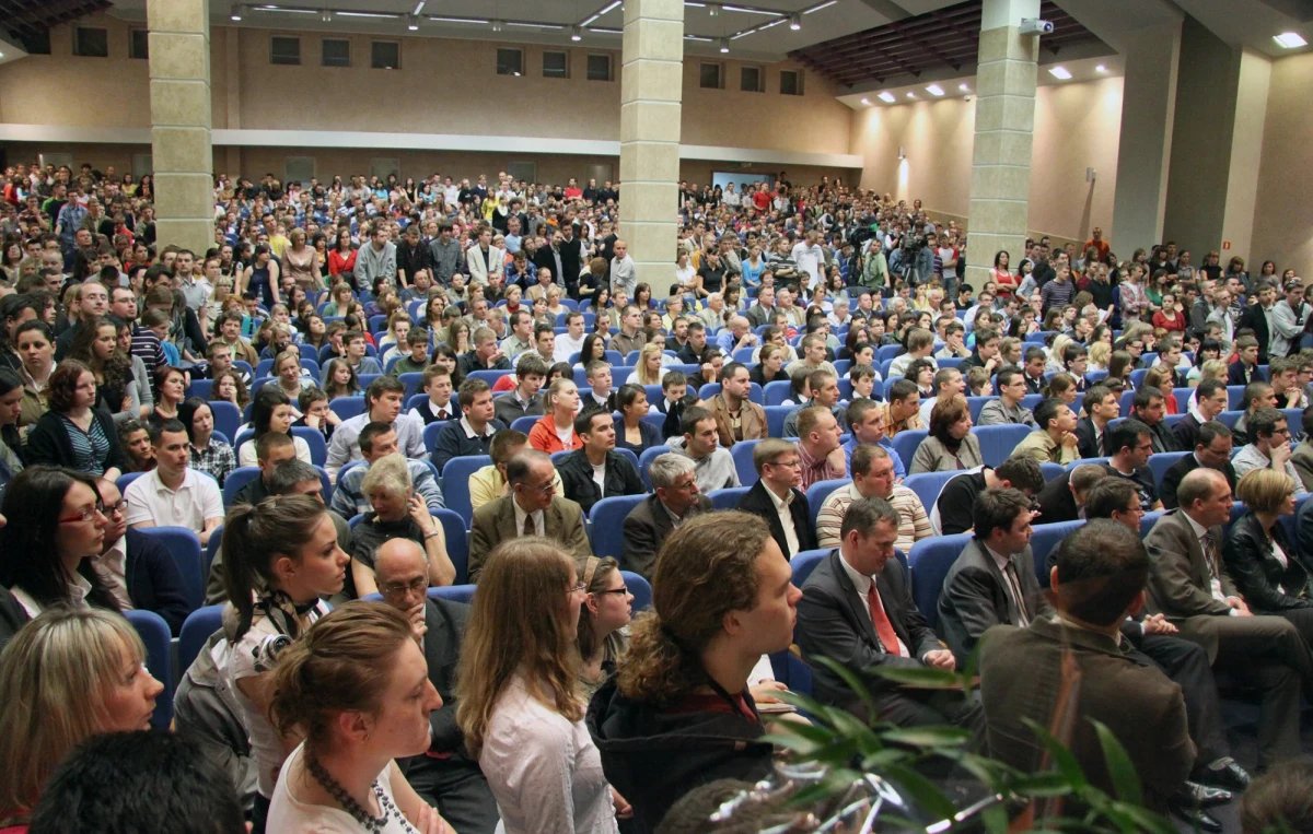 ​Aż połowa badanych studentów polskich uczelni wykazuje objawy negatywnej emocjonalności i tendencję do wycofywania się z relacji społecznych, czyli tzw. osobowość typu D. To wynik znacznie wyższy od szacunków dla ogółu populacji - komentują badacze.