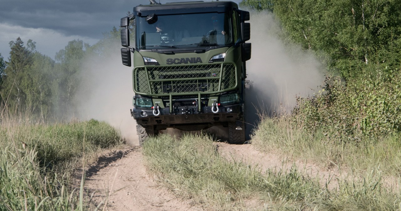 Ta ciężarówka nie tylko jeździ. Scania pokazała nowy model dla armii