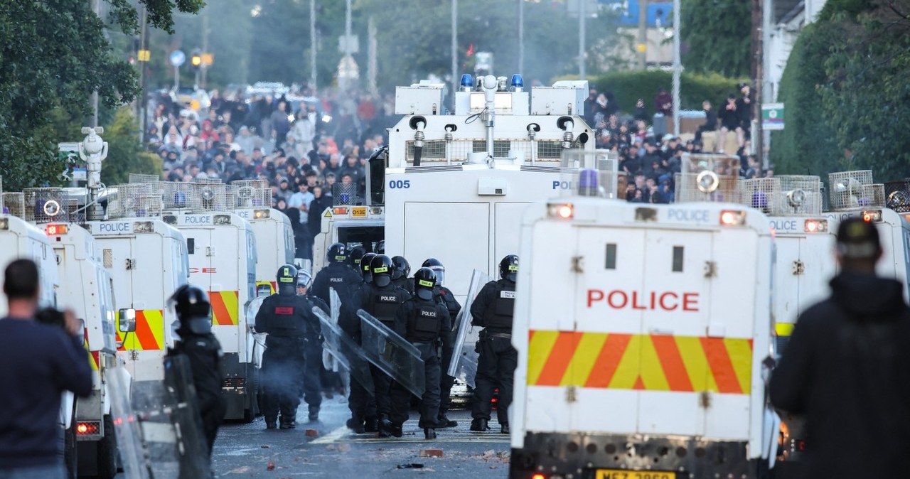 Protesty w Belfaście nie słabną. Służby użyły armatek wodnych