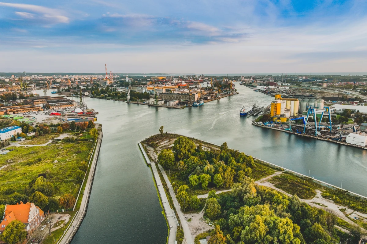 Senat dał zielone światło dla powstania metropolii na Pomorzu. Nowy związek obejmie 61 gmin i powiatów wokół Trójmiasta. Dla ponad 1,5 miliona mieszkańców oznacza to rewolucję w transporcie publicznym oraz zastrzyk gigantycznych pieniędzy - nawet do 900 milionów złotych w pierwszych trzech latach. 