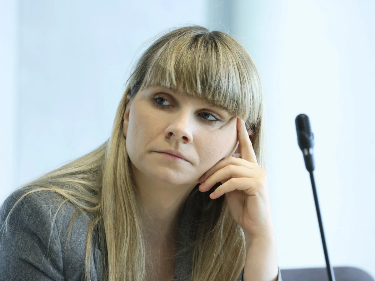 W czasie najbliższego posiedzenia Sejmu odbędzie się zamknięte spotkanie połączonych komisji, które zajmą się doniesieniami o nieprawidłowościach w Biurze Rzecznika Praw Dziecka. Poinformowała o tym Monika Rosa (KO). Powodem są medialne zarzuty dotyczące mobbingu i naruszania praw pracowniczych przez Monikę Hornę-Cieślak, szefową instytucji.
