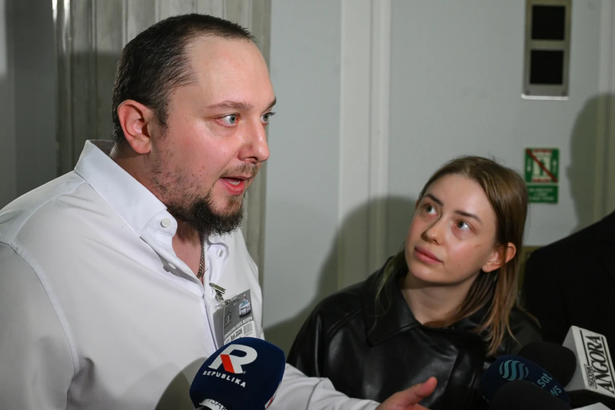 To mogła być pierwsza i ostatnia wizyta w Sejmie Daniela "Magicala" Zwierzyńskiego - patostreamera, który do budynku izby niższej polskiego parlamentu przyszedł ze swoją partnerką Natalią Kowalczyk. Oboje zostali wprowadzeni przez posła Łukasza Mejzę, w przeszłości związanego z PiS.