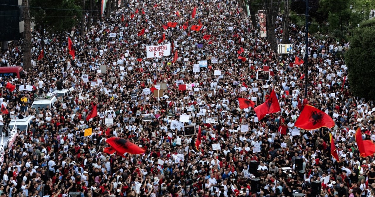 "Rewolucja flamingów" przejęła ulice. 11. dzień masowych protestów
