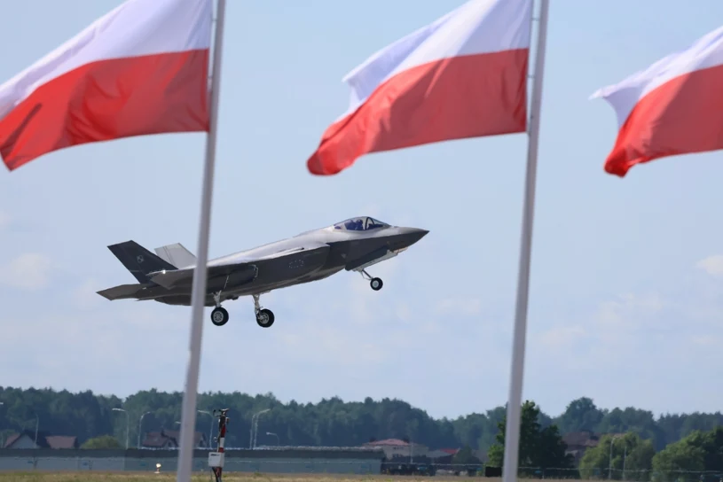 F-35 przeleciały nad polskimi miastami. Zobacz zdjęcia i nagrania