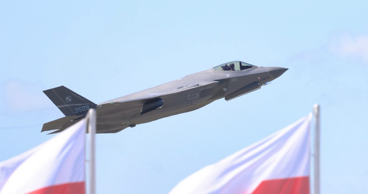F-35 przeleciały nad Polską. Tyle paliwa kierowca zużywa przez 29 lat