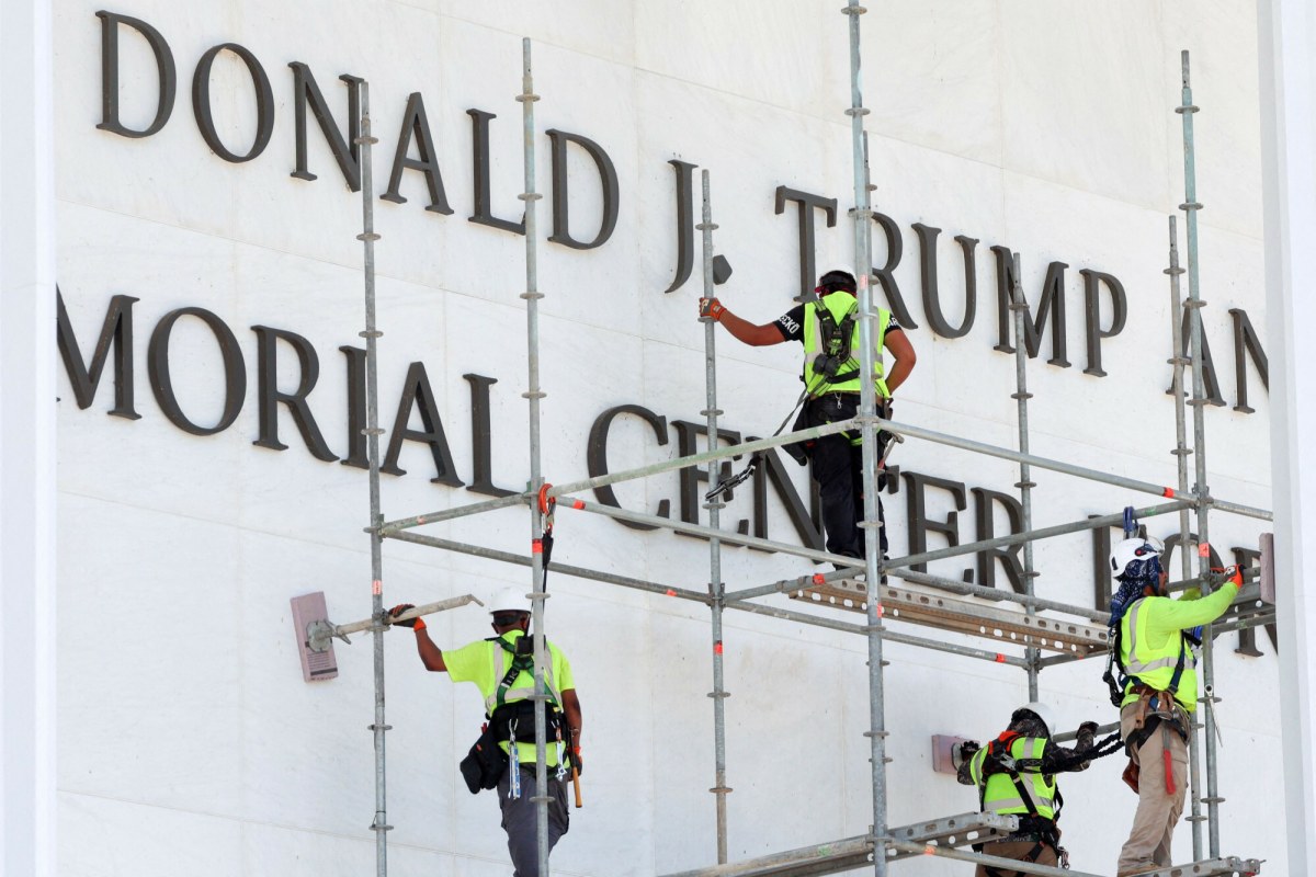 Nazwisko Trumpa znika z Kennedy Center. Co na to sam prezydent?