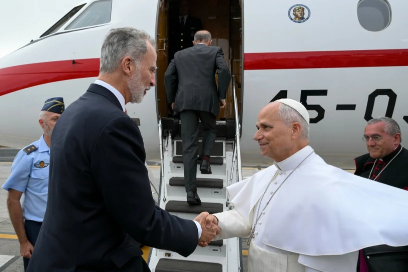 Papież wracał królewskim odrzutowcem. Falcon 900B, co to za samolot?