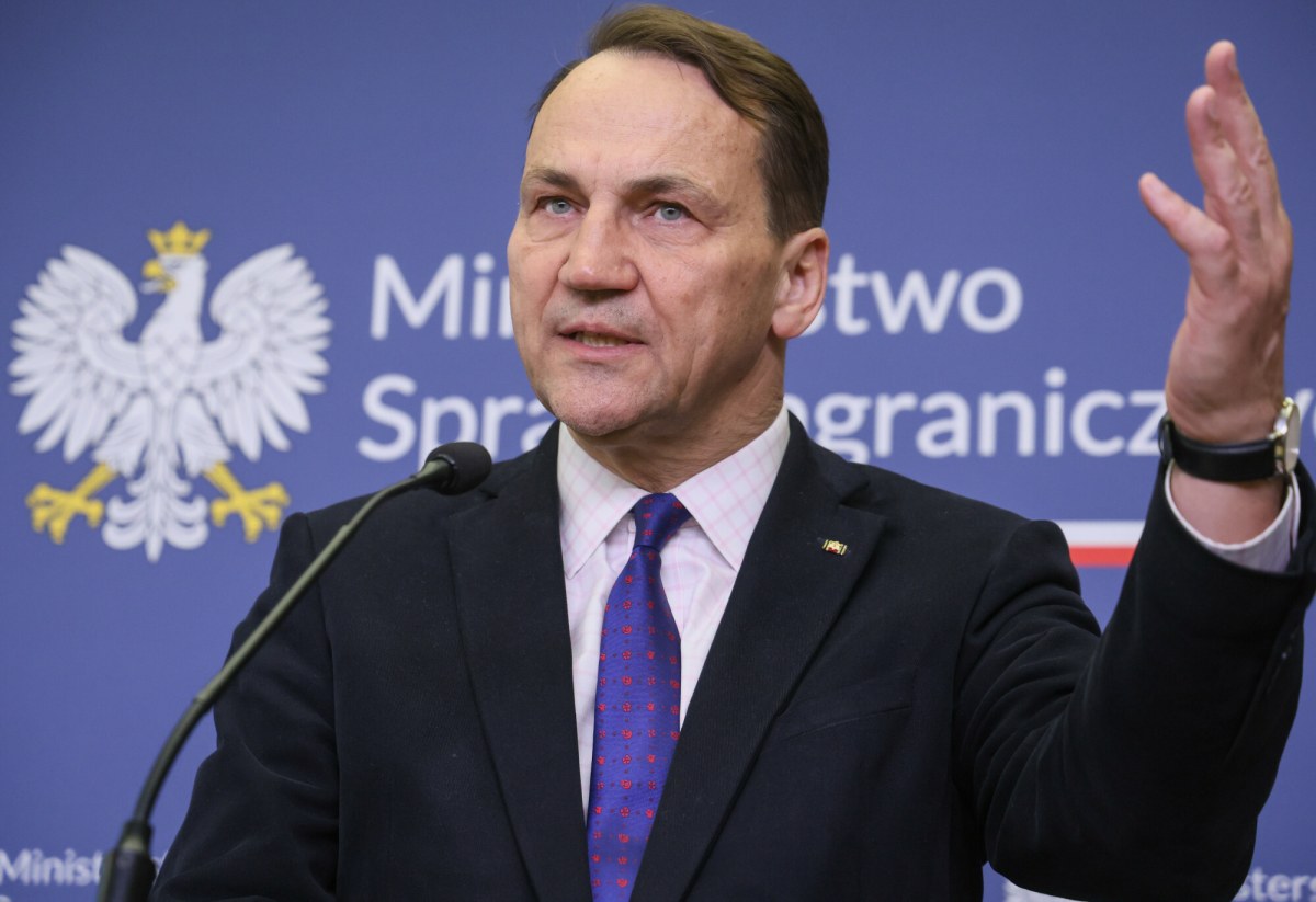 Two topics for the president. Sikorski makes a proposition regarding a visit to the White House