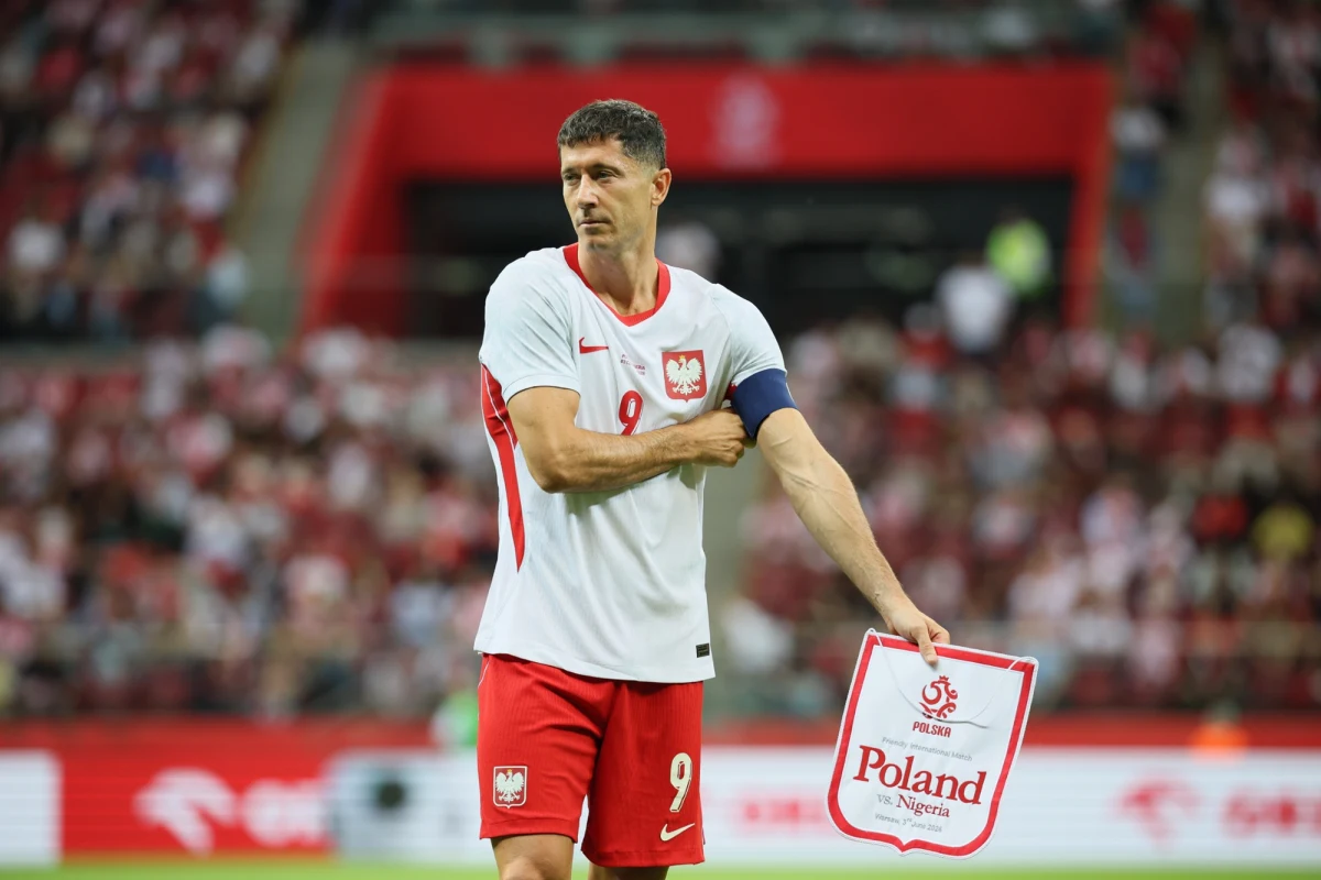 Robert Lewandowski prowadzi zaawansowane rozmowy z przedstawicielami Chicago Fire. "Jeśli to słyszysz, przyjeżdżaj do Los Angeles" - zachęca wielokrotny reprezentant USA Paul Caligiuri, który wolałby oglądać Polaka w barwach Galaxy.