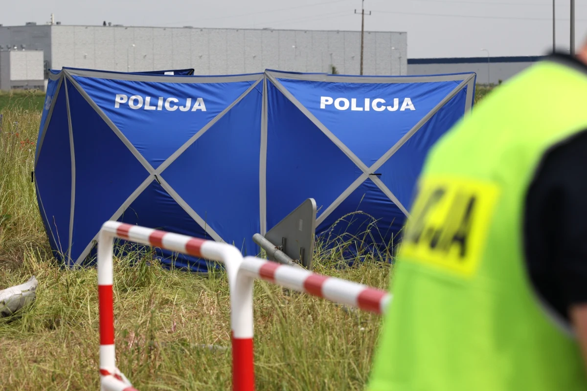 Tragiczny wypadek na Mazowszu. Motocykl wjechał w bariery na drodze krajowej nr 50, w wyniku czego zginęła jedna osoba.