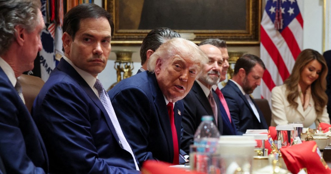 Najpierw rozmowa Trumpa z Zełenskim, potem z Putinem. Strony ujawniają kulisy