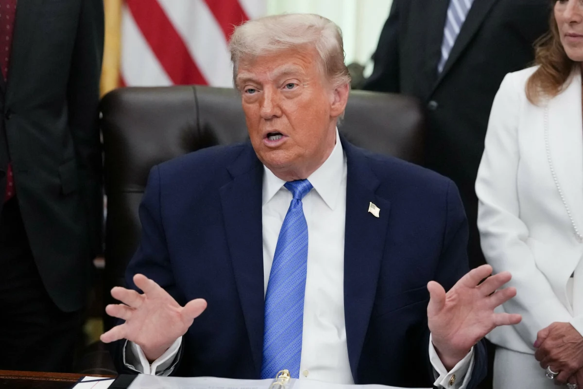 Prezydent USA Donald Trump oraz premier Pakistanu Shebhaz Sharif ogłosili w niedzielę, że USA i Iran zawarły wstępne porozumienie pokojowe. Trump powiadomił, że zezwolił na "natychmiastowe" otwarcie cieśniny Ormuz i zakończenie blokady irańskich portów.