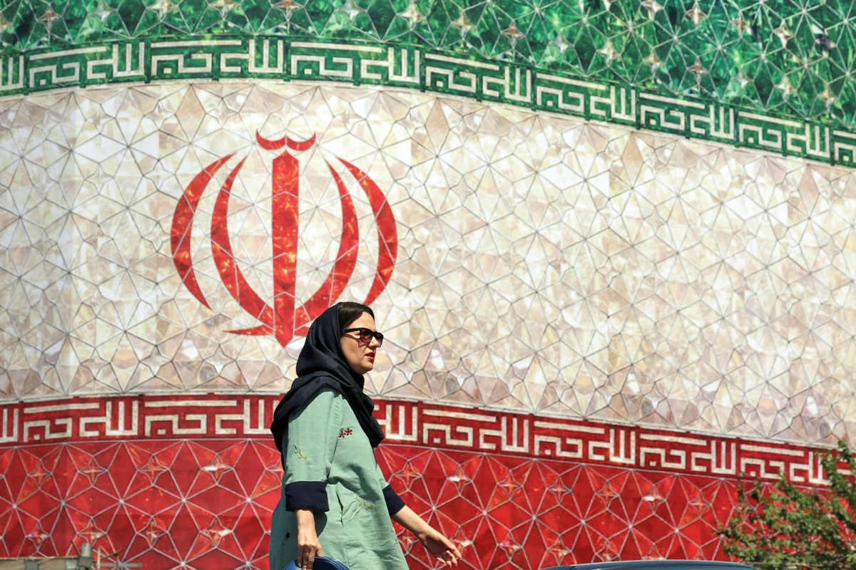 ​Prezydent USA Donald Trump zapowiedział, że Stany Zjednoczone wznowią uderzenia na Iran, jeśli Waszyngton i Teheran nie osiągną ostatecznego porozumienia dotyczącego irańskiego programu nuklearnego. Jednocześnie amerykański przywódca poinformował o zawarciu wstępnej umowy pokojowej z Iranem.