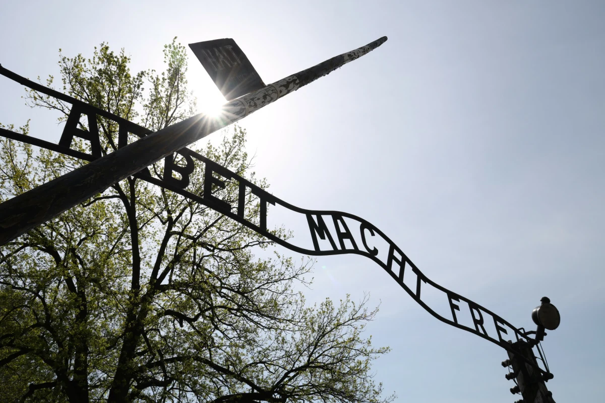 ​Delegacja Konfederacji Korony Polskiej z posłem Romanem Fritzem na czele nie została wpuszczona do Muzeum Auschwitz-Birkenau na obchody 86. rocznicy pierwszego transportu więźniów do niemieckiego obozu koncentracyjnego. Na sprawę zareagował szef MSWiA Marcin Kierwiński oraz policja. 