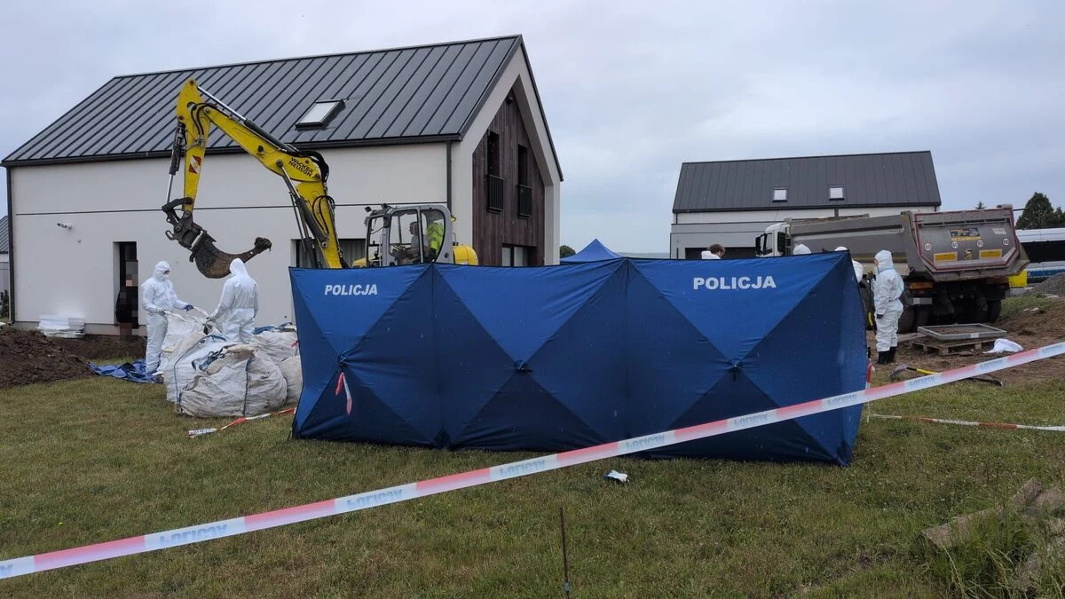 Komenda Wojewódzka Policji w Rzeszowie opublikowała nowy komunikat w bulwersującej sprawie szczątków płodów odnalezionych w ubiegłym tygodniu na działce w Lutoryżu. Przeszukanie terenu i zabezpieczanie dowodów trwało kilka dni. 