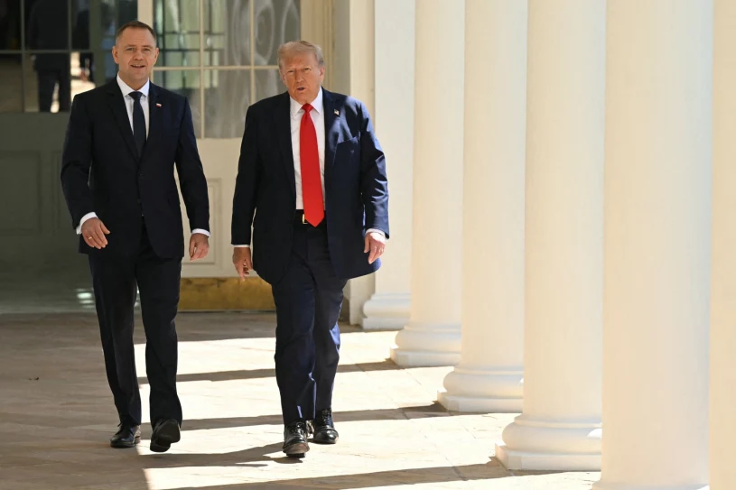 Nawrocki rozmawiał z Trumpem. Kamery uchwyciły powitanie prezydentów