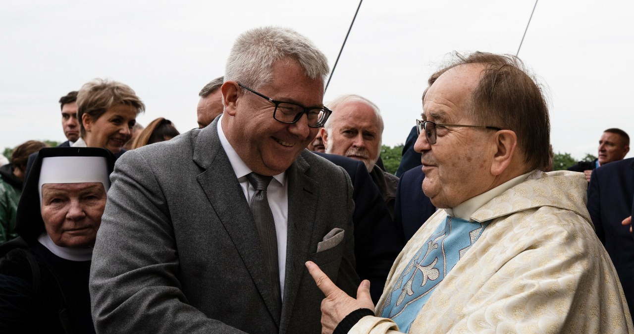 Sojusz tronu z ołtarzem. Tak zmieniają się relacje Kościoła i polityki Sojusz tronu z ołtarzem. Tak zmieniają się relacje Kościoła i polityki