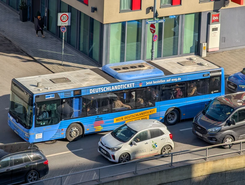 Kierowcy dostają mandat z autobusu. Setki ukaranych