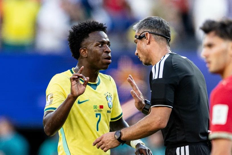 Zawrzało po tym zachowaniu Viniciusa. Jest reakcja FIFA. Zmiana zasad