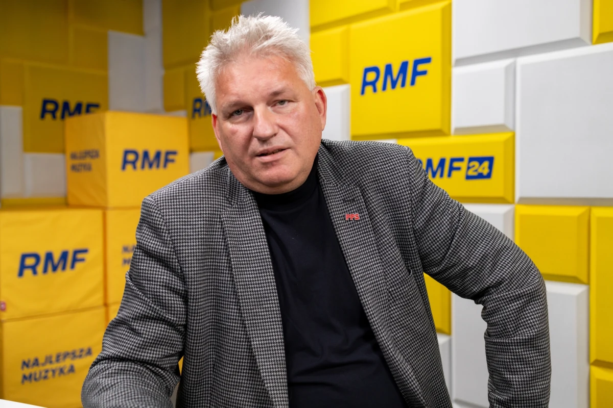 "Donald Trump i Karol Nawrocki mają podobny image polityczny. Nawrocki stara się naśladować ekstrawaganckie wypowiedzi Trumpa i tak sobie hasa" - powiedział w Popołudniowej rozmowie w RMF FM Wojciech Konieczny, senator Nowej Lewicy i były wiceminister zdrowia.