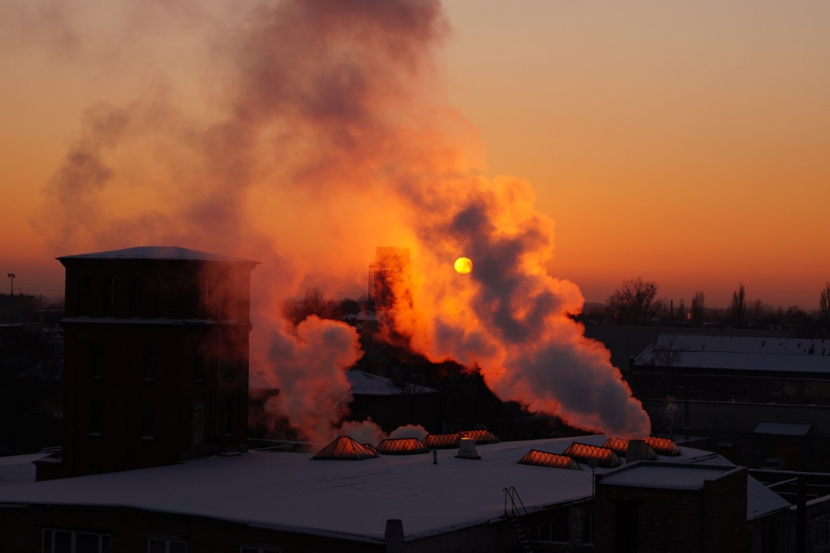 UE zatwierdziła nowe limity CO2 dla przemysłu. Polska głosowała przeciw