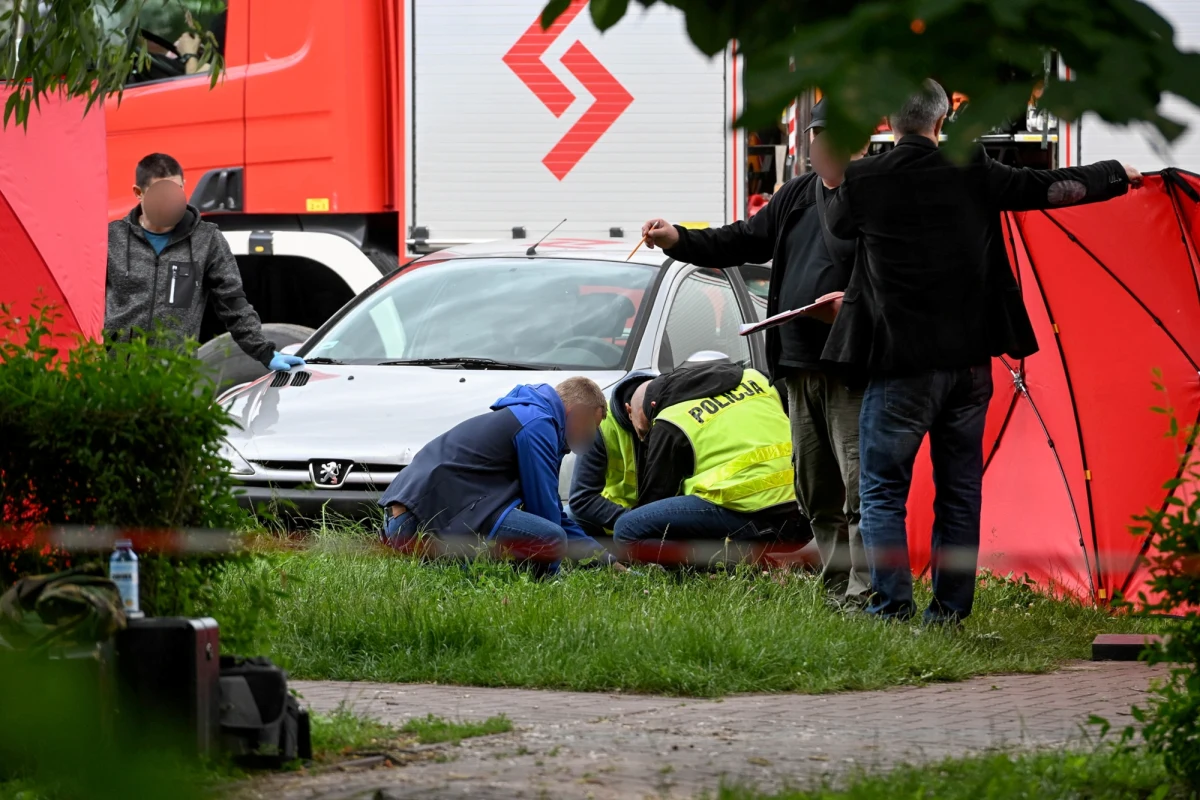 ​W poniedziałek w Białej Podlaskiej na jednej z ulic miasta zastrzelony został 44-letni obywatel Rosji, który - jak ustalił reporter RMF FM Dominik Smaga - był znanym artystą i otwartym krytykiem prezydenta Rosji, Władimira Putina. Do tej pory nie udało się zatrzymać sprawcy. Policja prowadzi intensywne poszukiwania, a mieszkańcy miasta są proszeni o zachowanie szczególnej ostrożności.