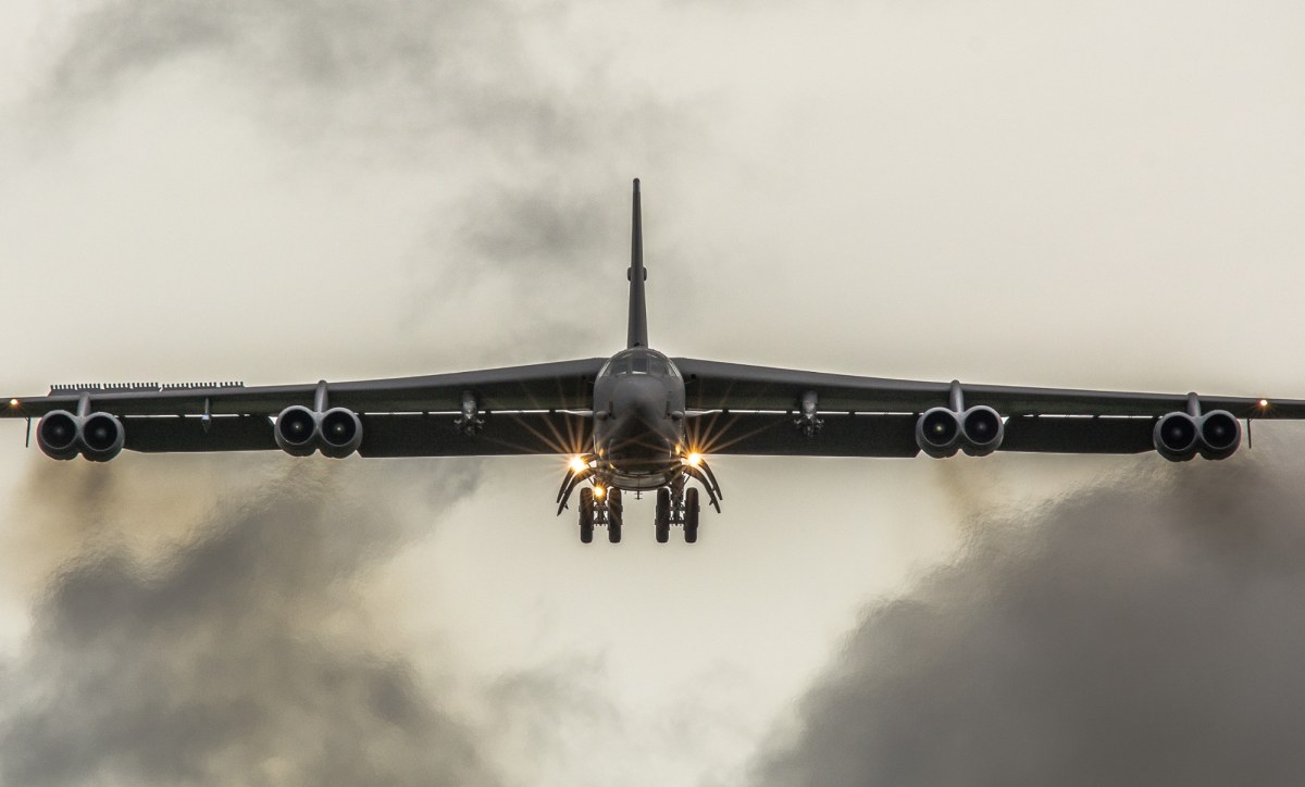 Bombowiec B-52 rozbił się w Kalifornii. Zginęło 8 osób