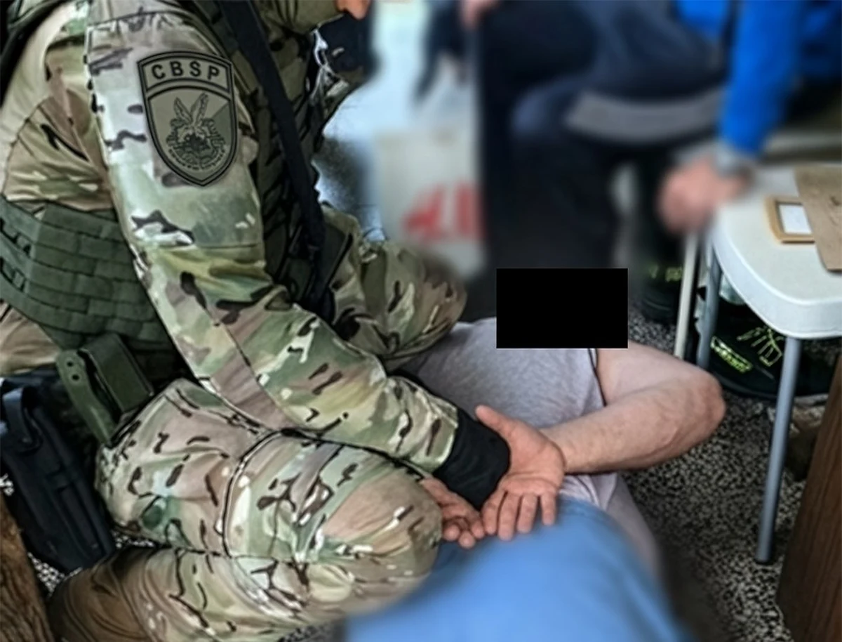 Funkcjonariusze Centralnego Biura Śledczego Policji oraz Wielkopolskiego Urzędu Celno-Skarbowego w Poznaniu, pod nadzorem Prokuratury Regionalnej, rozbili zorganizowaną grupę przestępczą zajmującą się wyłudzaniem podatku VAT. W sprawie zatrzymano już 12 osób, a straty dla Skarbu Państwa przekraczają 10 milionów złotych. Przestępcy wykorzystywali fikcyjne faktury dotyczące materiałów budowlanych, granitu, kostki brukowej oraz usług marketingowych.