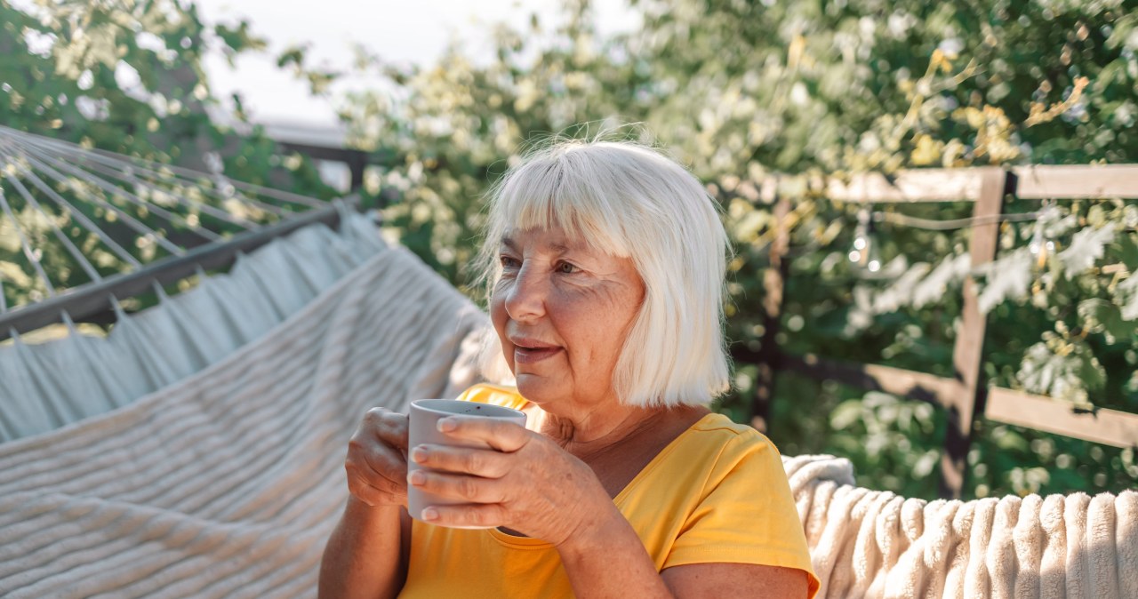 Wysoka temperatura zmienia zasady gry. Tak seniorzy powinni pić kawę latem