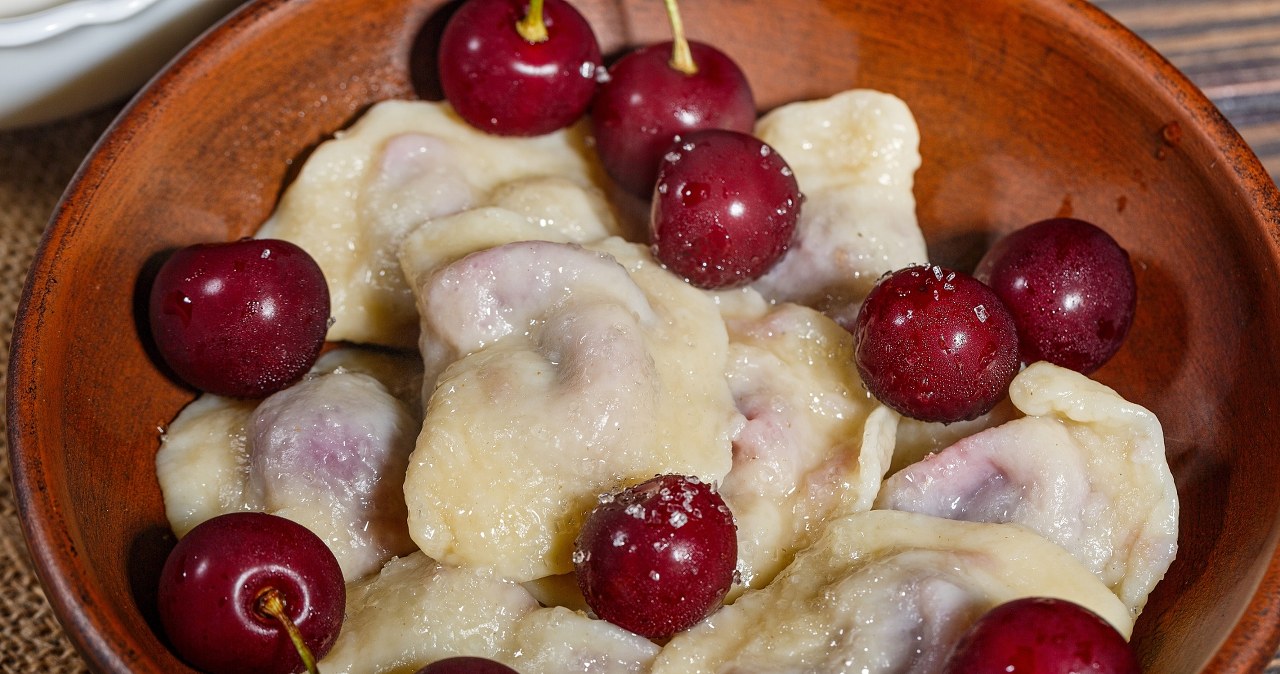 Zajadam się tymi pierogami przez cały sezon. Ciasto ma idealne proporcje