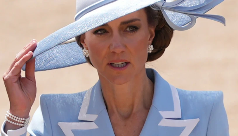 Kate pokazała dziwny gest na paradzie. Ekspertka uznała to za jasny sygnał