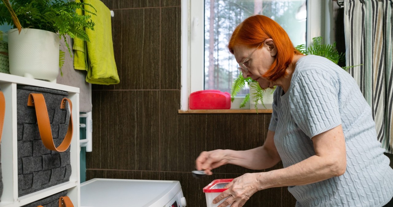 Pralka zostawia szare ślady na ubraniach? Czas sprawdzić jeden element