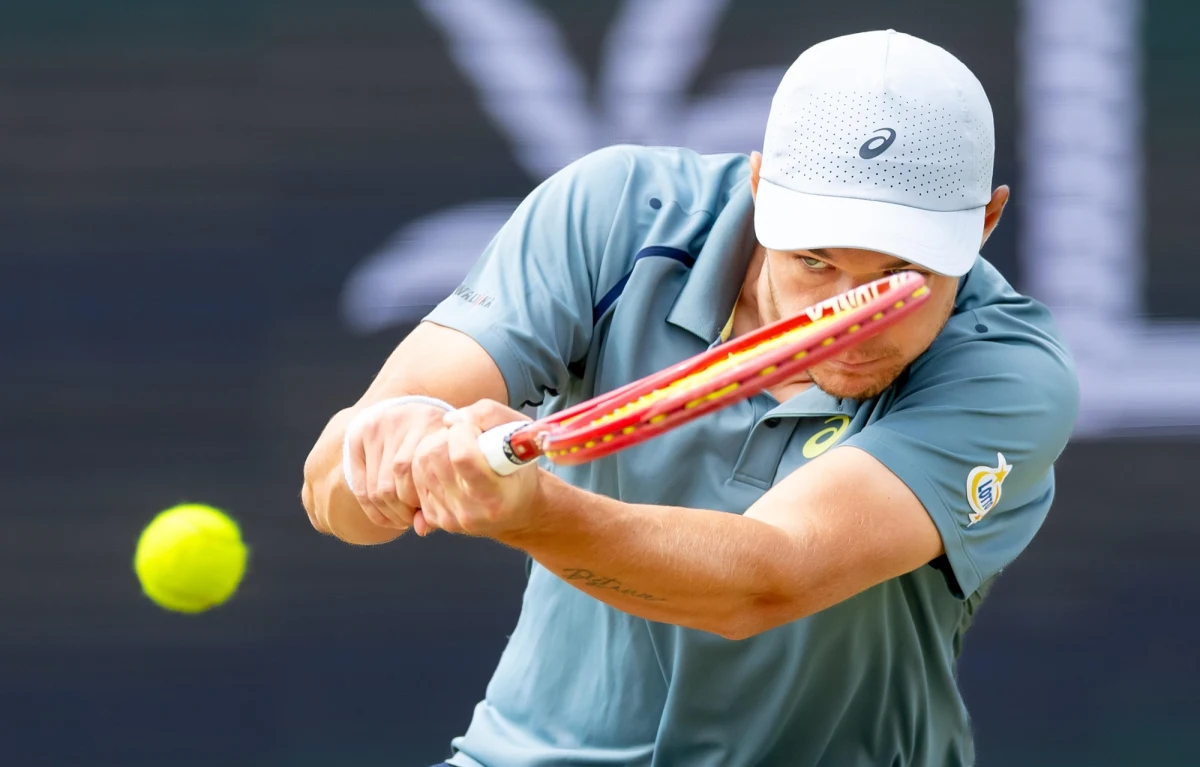 ​Kamil Majchrzak zakończył swój udział w turnieju ATP 500 w Londynie już w pierwszej rundzie. Polski tenisista stoczył wyrównany pojedynek z rozstawionym z numerem 2 Czechem Jirim Lehecką, jednak ostatecznie musiał uznać wyższość rywala, przegrywając w dwóch setach.