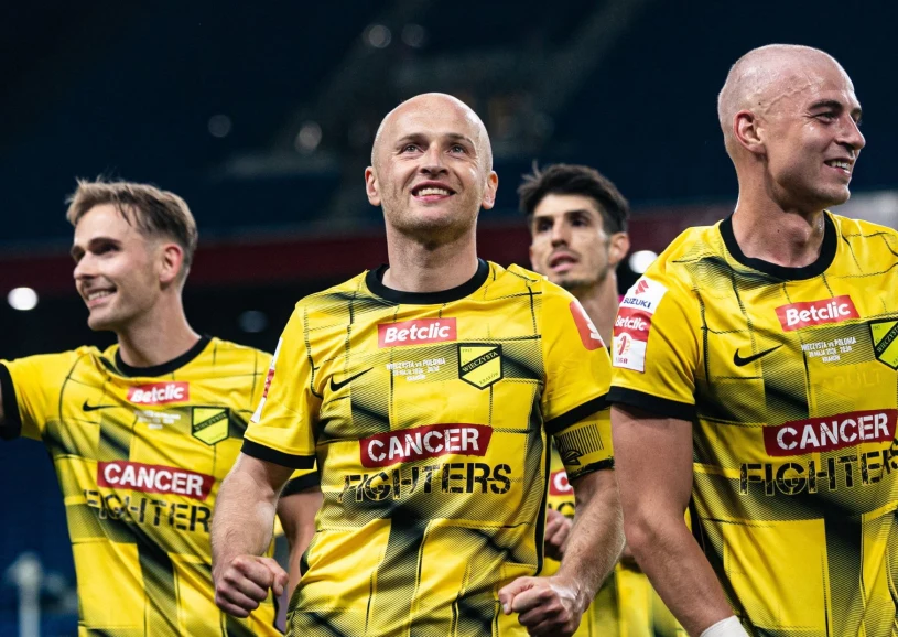 Wieczysta zbroi się na Ekstraklasę. Media: biorą zawodnika Widzewa