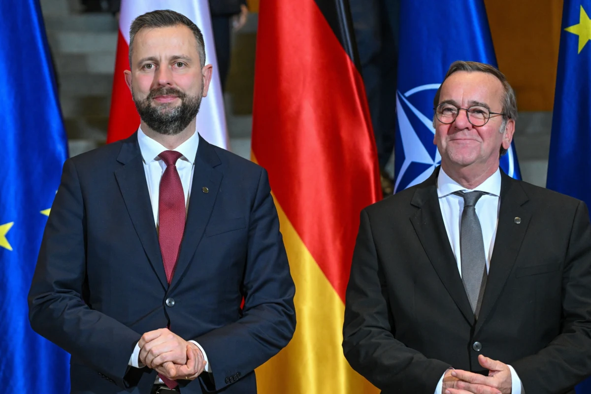 Ministrowie obrony Polski i Niemiec Władysław Kosiniak-Kamysz i Boris Pistorius podpiszą dziś w Warszawie nową umowę o współpracy wojskowej. Dotyczy ona m.in. wspólnych ćwiczeń. Nie będzie w niej natomiast gwarancji bezpieczeństwa. Okazją do podpisania tej umowy jest 35. rocznica podpisania traktatu o dobrym sąsiedztwie przez Polskę i Niemcy.