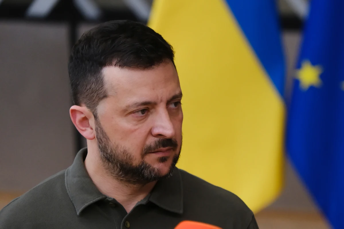 Wołodymyr Zełenski przyjedzie na szczyt ws. odbudowy Ukrainy, który odbędzie się w Gdańsku - podaje nieoficjalnie "Rzeczpospolita". Gazeta, powołując się na źródło w rządzie, informuje, że odpowiednia nota w sprawie wizyty prezydenta Ukrainy pojawiła się już w Ministerstwie Spraw Zagranicznych.