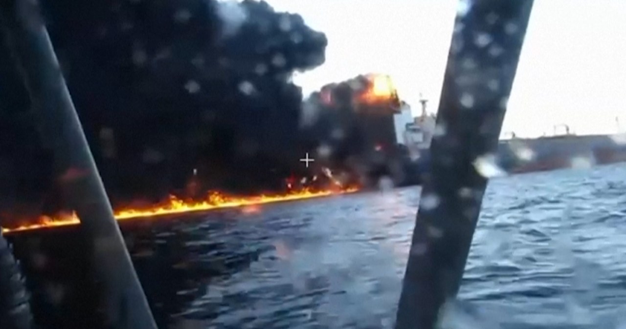 Wojna w Ukrainie. Pożar tankowca floty cieni. Bolesny cios dla Rosji Wojna w Ukrainie. Pożar tankowca floty cieni. Bolesny cios dla Rosji