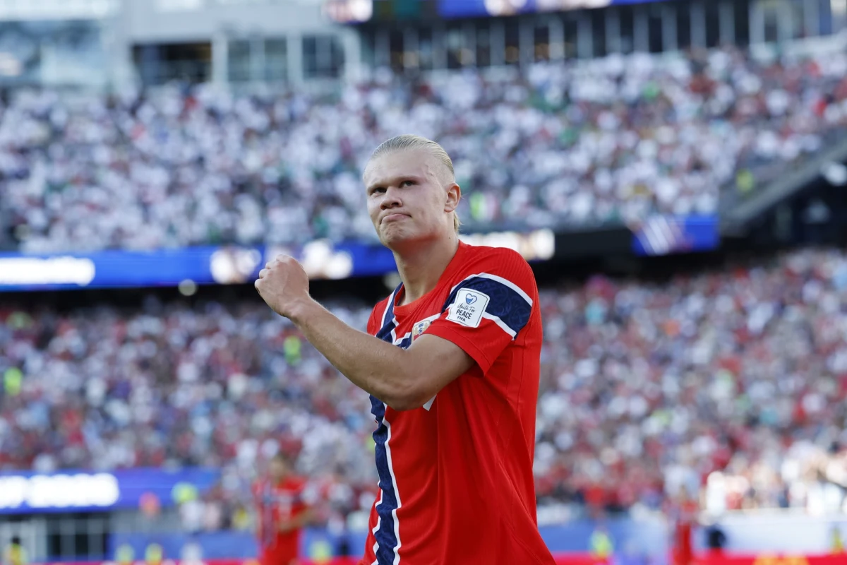 Podczas pierwszego meczu mistrzostw świata w piłce nożnej Norwegia - Irak, zakończonego wynikiem 4:1, norweski instytut sejsmologiczny Norsar odnotował w Bergen aż osiem wibracji ziemi. Najsilniejsze z nich pojawiły się po golach strzelonych przez Erlinga Haalanda.