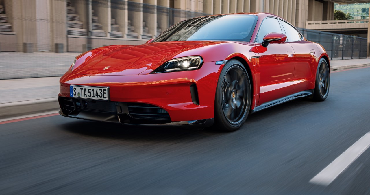 Porsche Taycan może już udawać auto spalinowe. Ma biegi i obrotomierz