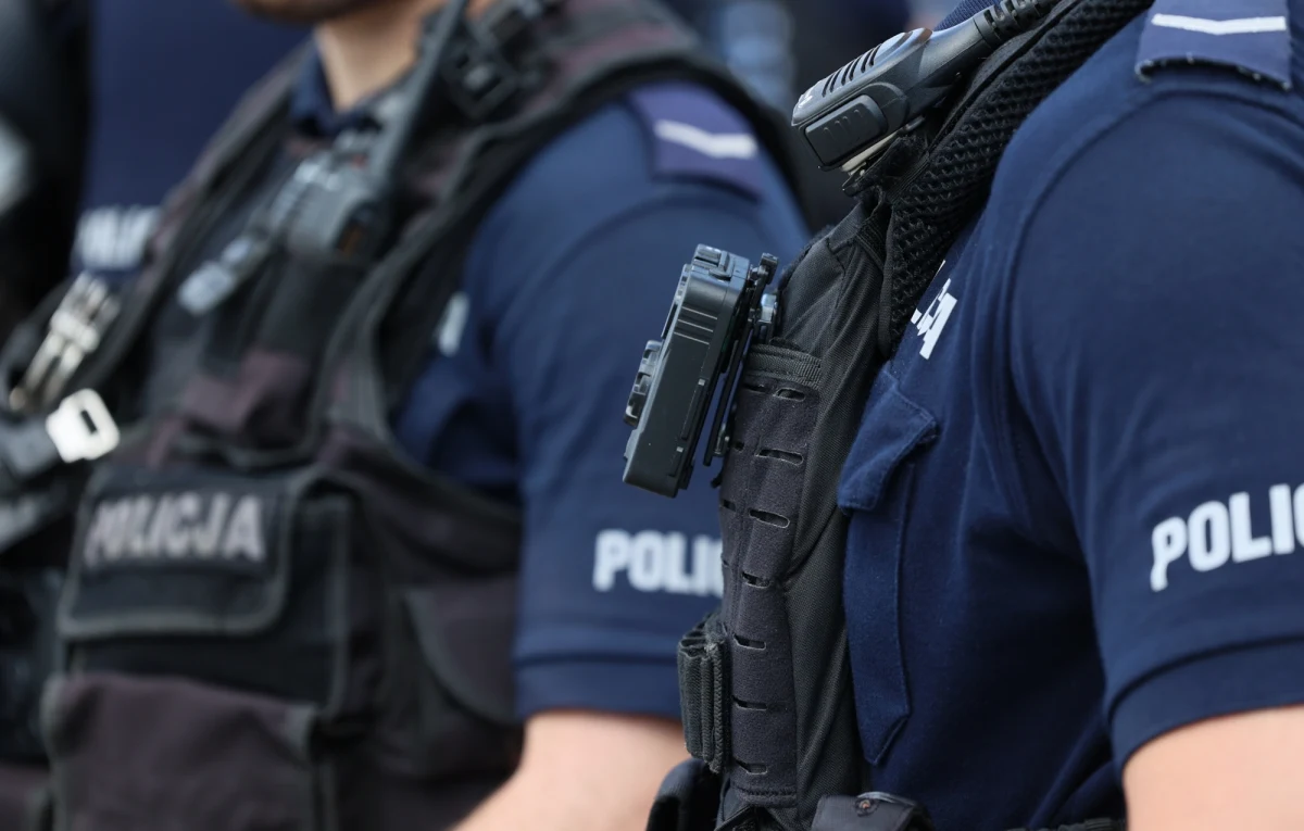 Podczas pobierania broni służbowej przez policjantkę w Komendzie Powiatowej Policji w Działdowie doszło w czwartek do niekontrolowanego wystrzału - poinformowała warmińsko-mazurska policja. Nikt nie odniósł obrażeń.