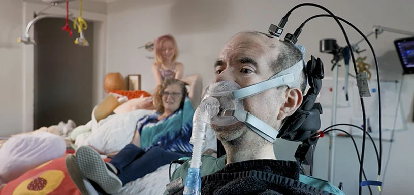 Implant mózgu przywraca głos. Sparaliżowany mężczyzna znów "mówi"