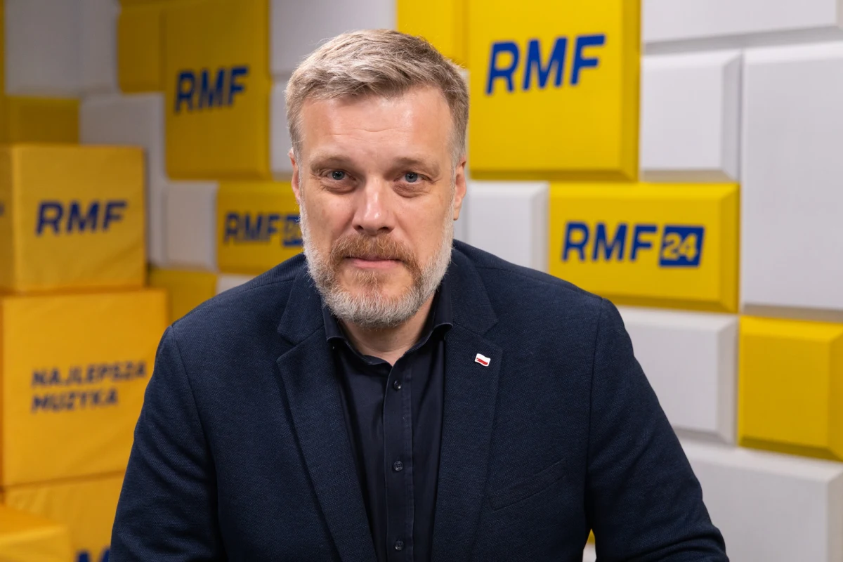 Czy premier Tusk powinien rozwiązać struktury warszawskiej KO?  Czy minister Kierwiński jest zagrożony? Dlaczego w sprawie milionowych zarobków młodego lekarza ze Szpitala Południowego milczy ministra zdrowia Jolanta Sobierańska-Grenda? Czy ta afera zaszkodzi Koalicji Obywatelskiej w przyszłorocznych wyborach? Gościem w Popołudniowej rozmowie w RMF FM będzie Adrian Zandberg, poseł i współprzewodniczący Partii Razem. 